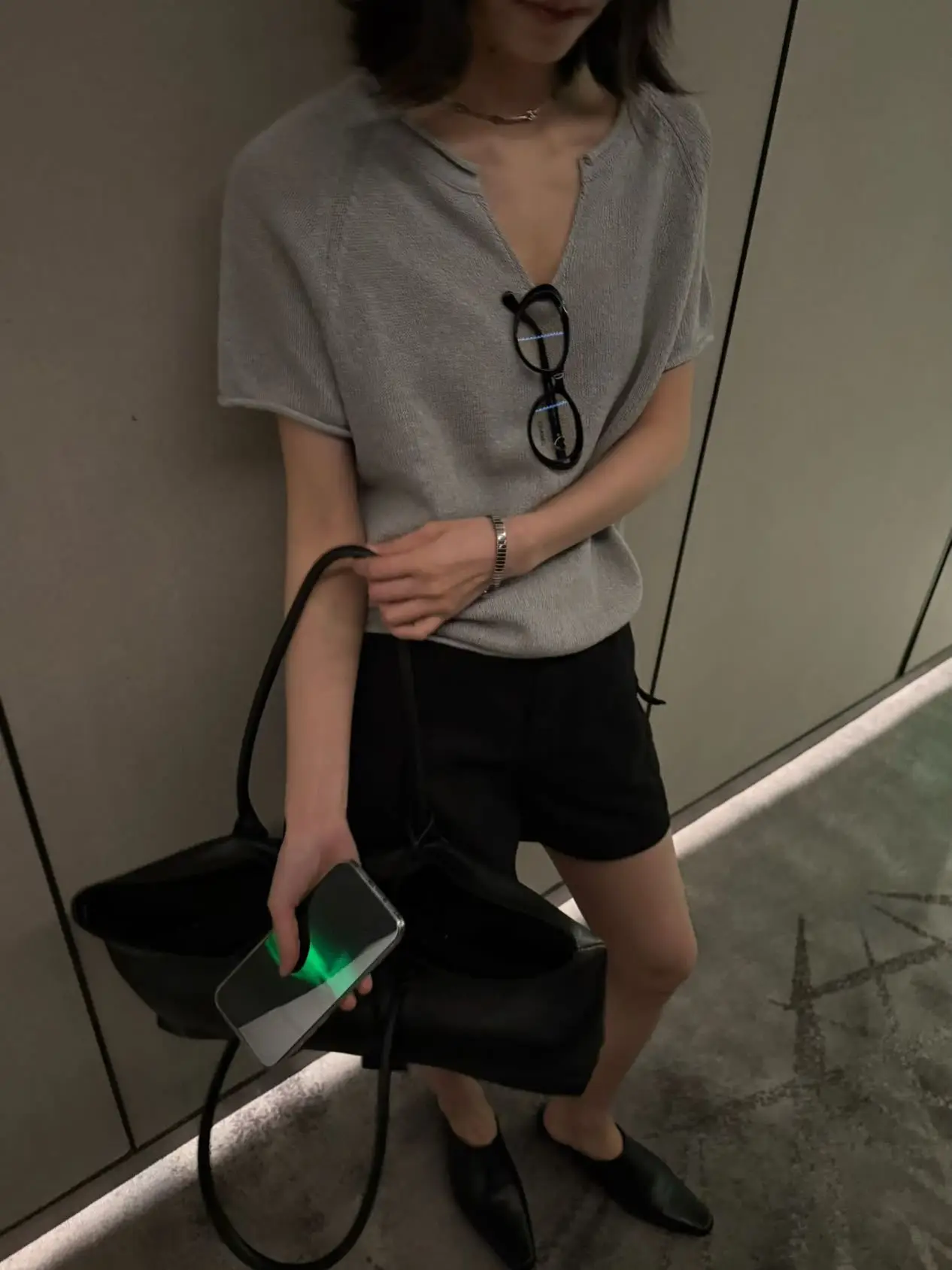 Korean Style Simple V-Neck Knitwear Slimming Versatile Elegance Short Sleeve Commute Style Pure Color Women's Fashion
Korean Style Simple V-Neck Knitwear Slimming Versatile Elegance Short Sleeve Commute Style Pure Color Women's Fashion