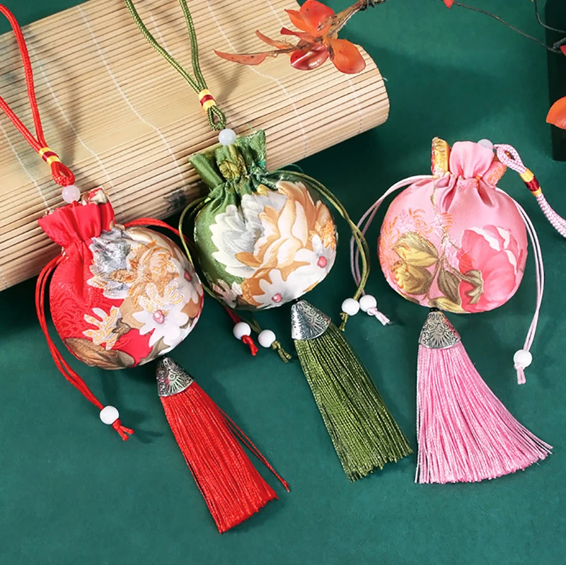 Chinese Silk Style Brocade Embroidery Pouch Cloth Bag Tassel Pendant Auspicious Embroidered Jewellery Drawstring Storage Bag
Chinese Silk Style Brocade Embroidery Pouch Cloth Bag Tassel Pendant Auspicious Embroidered Jewellery Drawstring Storage Bag