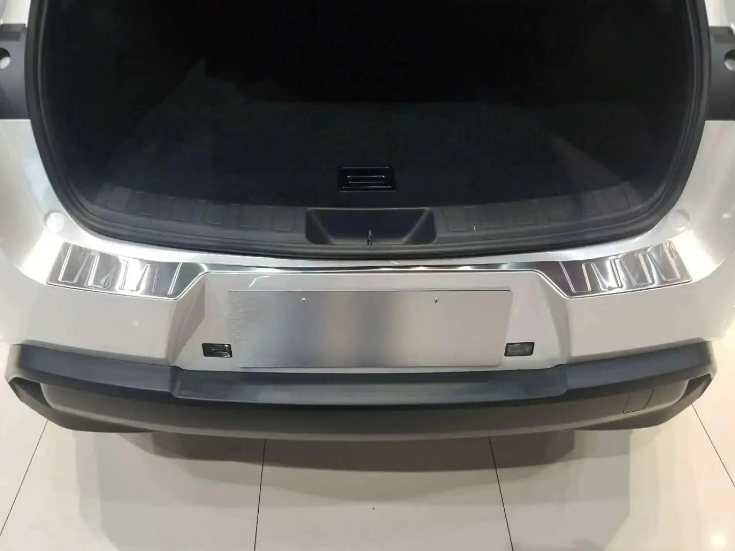 For 2019-2023 Lexus UX200 250h Stainless steel material rear guard board with black titanium wire drawing for external use
For 2019-2023 Lexus UX200 250h Stainless steel material rear guard board with black titanium wire drawing for external use