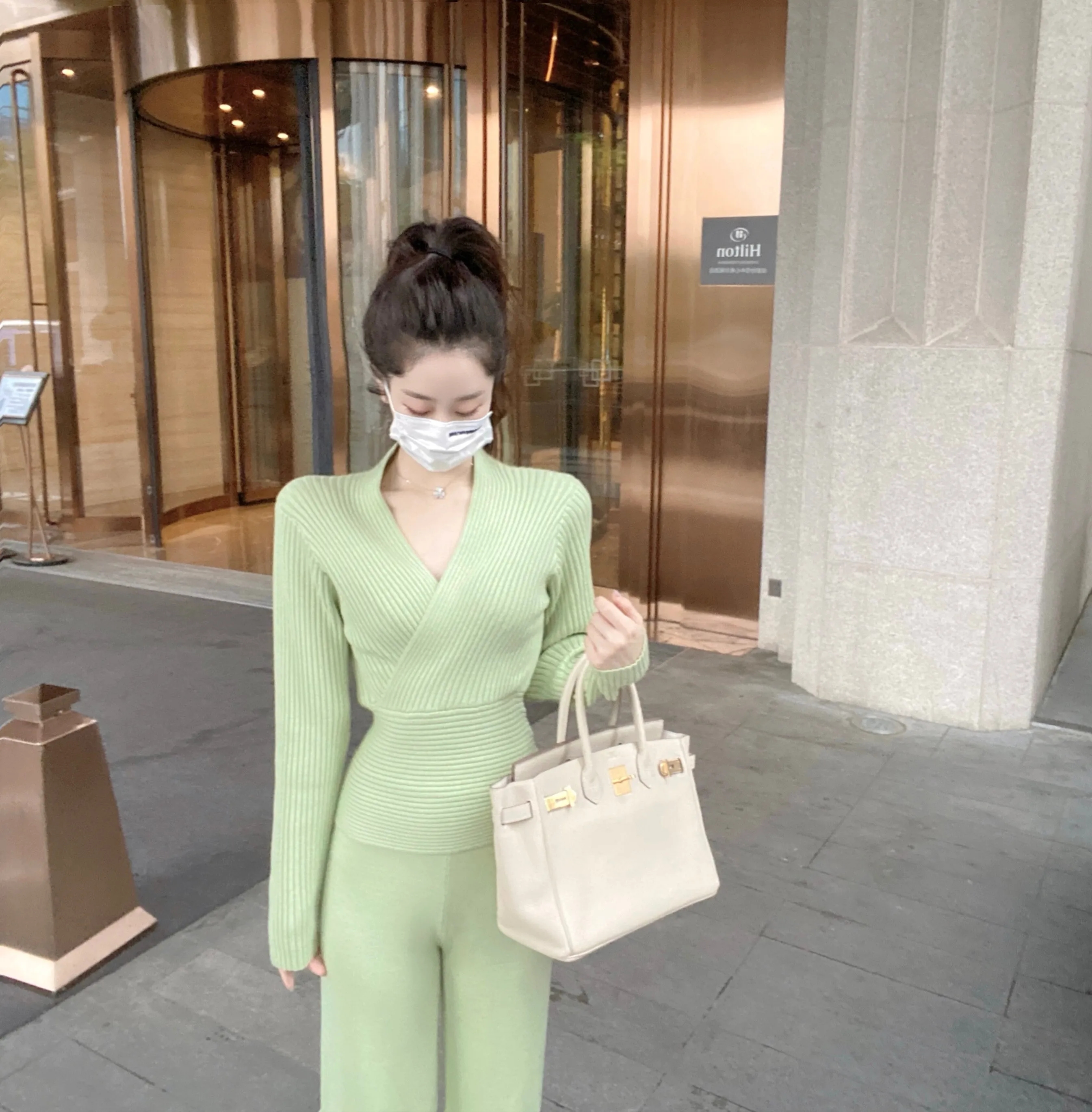 CCZEE Sweet Heart Britney Godd Knitwear Woolen Casual Women's Top And Long Pants Two-Piece Set High Quali Faion Ensemble
CCZEE Sweet Heart Britney Godd Knitwear Woolen Casual Women's Top And Long Pants Two-Piece Set High Quali Faion Ensemble