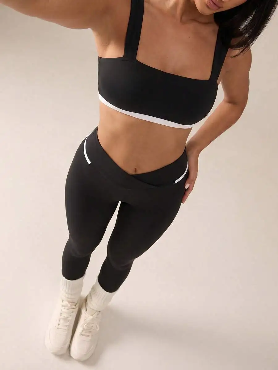 Black And White Color Block Yoga Sports Bra And Leggings Set For Women
Black And White Color Block Yoga Sports Bra And Leggings Set For Women