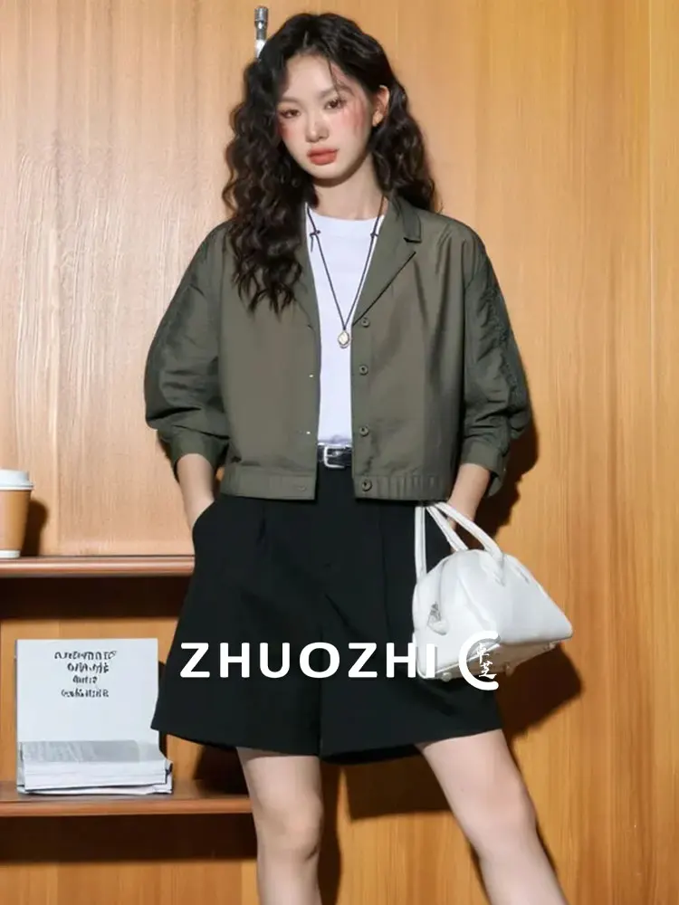 Женская куртка ZhuoZhi в американском стиле, тонкая, однотонная, с воротником, короткая, осенняя новинка 2025, повседневная, стильная, маленького размера, солнцезащитная
Женская куртка ZhuoZhi в американском стиле, тонкая, однотонная, с воротником, короткая, осенняя новинка 2025, повседневная, стильная, маленького размера, солнцезащитная