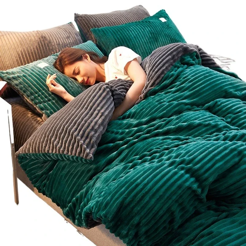 Luxury thickened quilt cover thermal coral fleece quilt cover cotton winter bedding
Luxury thickened quilt cover thermal coral fleece quilt cover cotton winter bedding