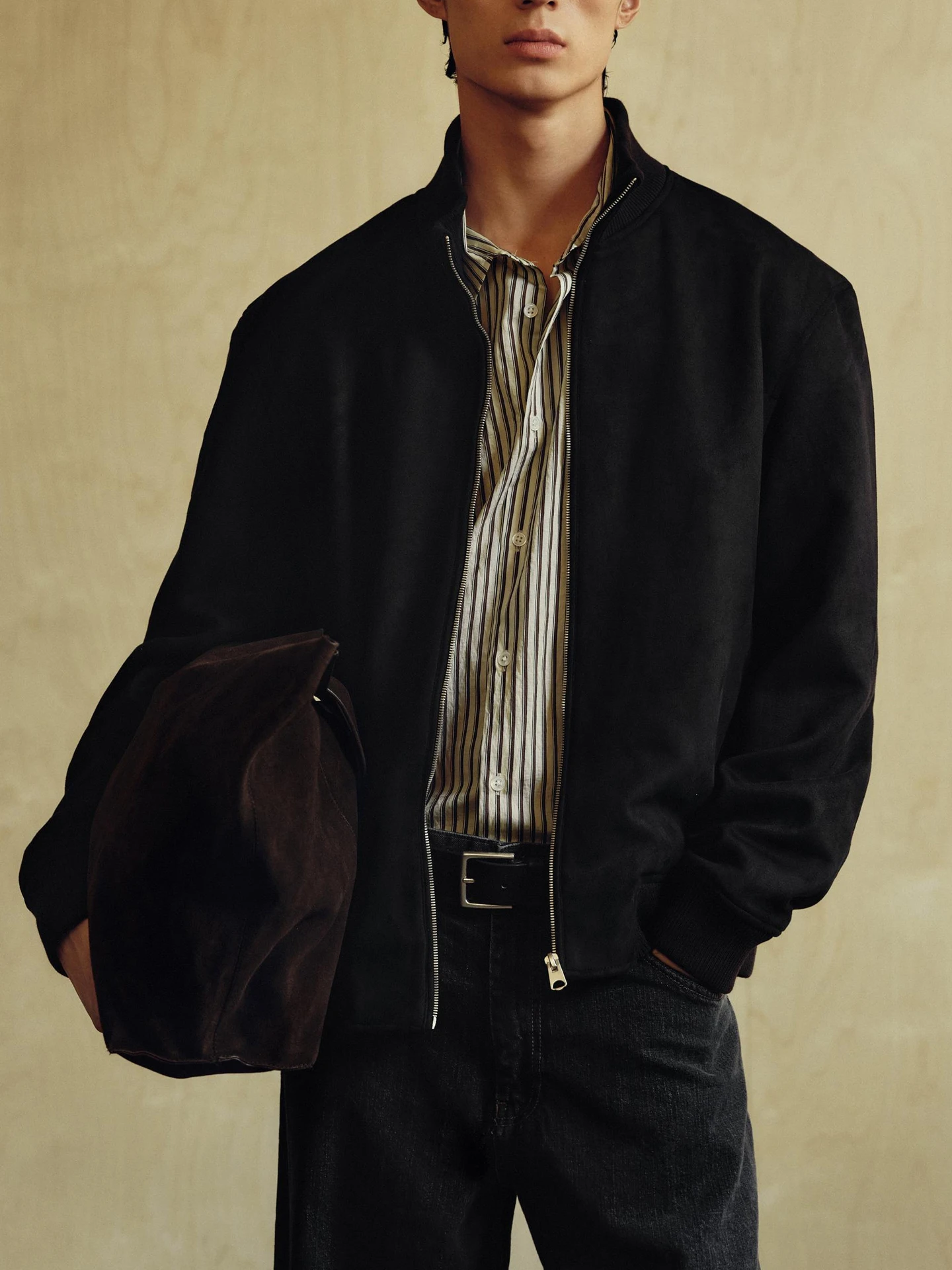 Мужская приталенная куртка прямого кроя с воротником-стойкой, эффектом кожи (анти-фур), на молнии, новинка осени 2025, повседневная
Мужская приталенная куртка прямого кроя с воротником-стойкой, эффектом кожи (анти-фур), на молнии, новинка осени 2025, повседневная