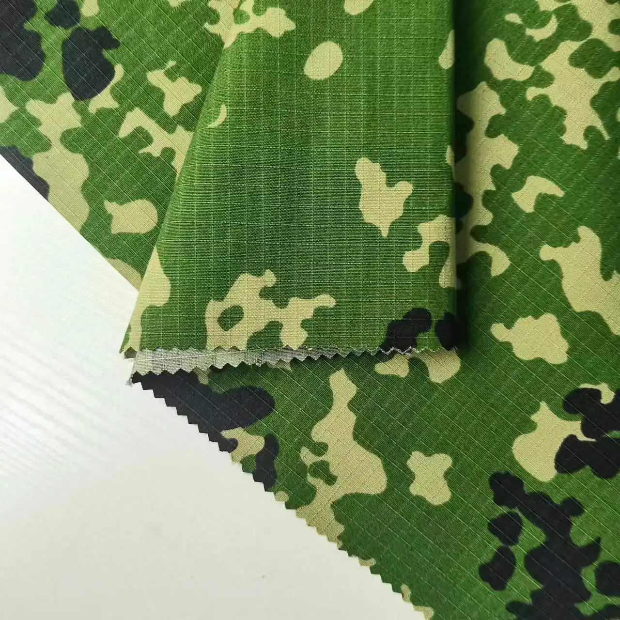 hot sale 65%polyester 35%cotton Ripstop fabric Denmark camo tc6535 tactical fabric use for uniform in stock
hot sale 65%polyester 35%cotton Ripstop fabric Denmark camo tc6535 tactical fabric use for uniform in stock