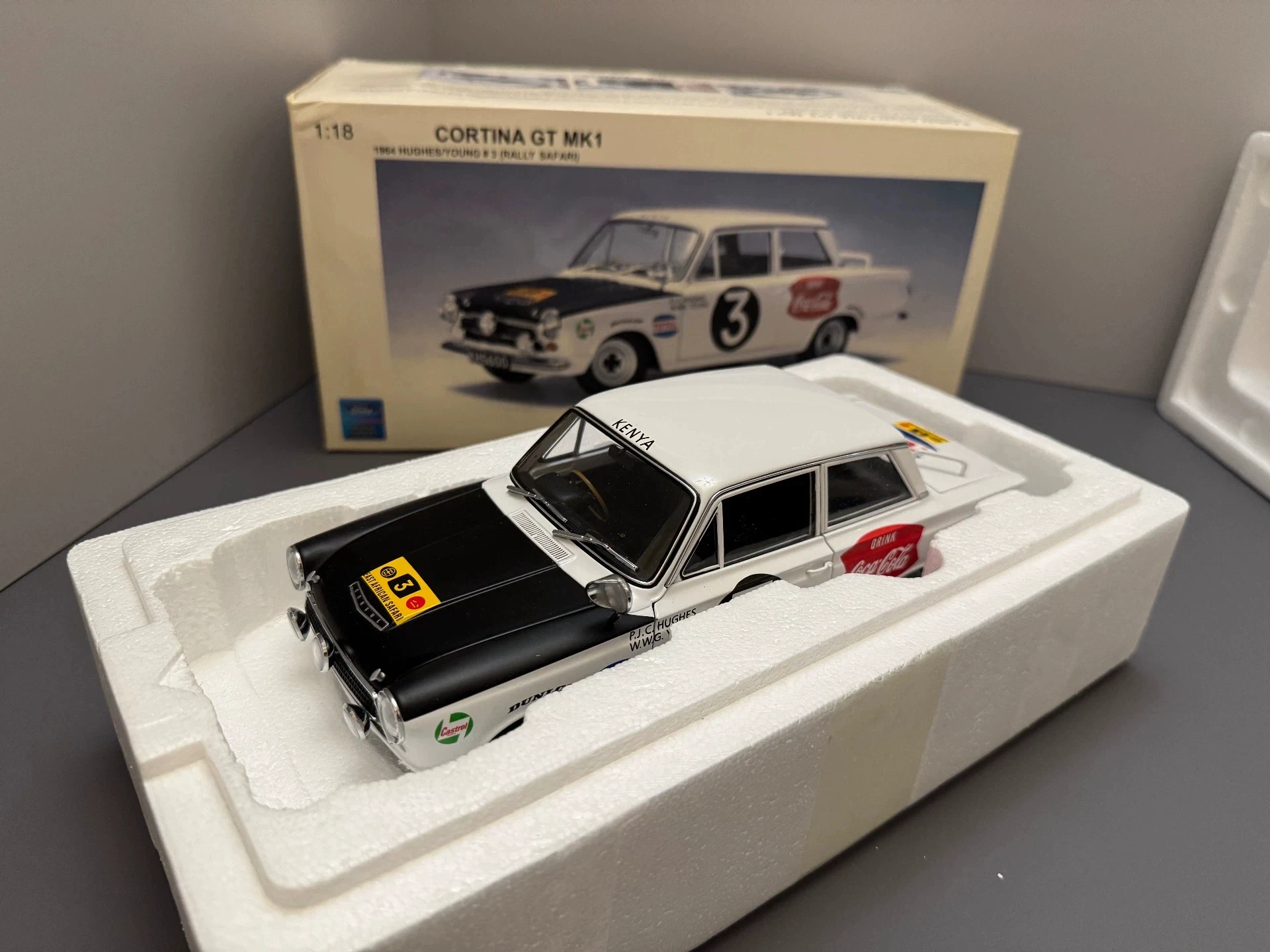 Autoart 1:18 CORTINA GT MK1 Simulation Limited Edition All Open Alloy Metal Static Car Model Toy Gift
Autoart 1:18 CORTINA GT MK1 Simulation Limited Edition All Open Alloy Metal Static Car Model Toy Gift