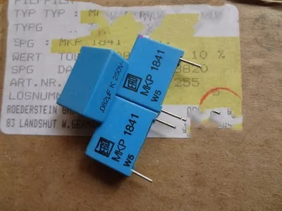 Пленочный конденсатор MKP1841 0.082UF250V 82N/250V 823/250V ножное расстояние 15
Пленочный конденсатор MKP1841 0.082UF250V 82N/250V 823/250V ножное расстояние 15