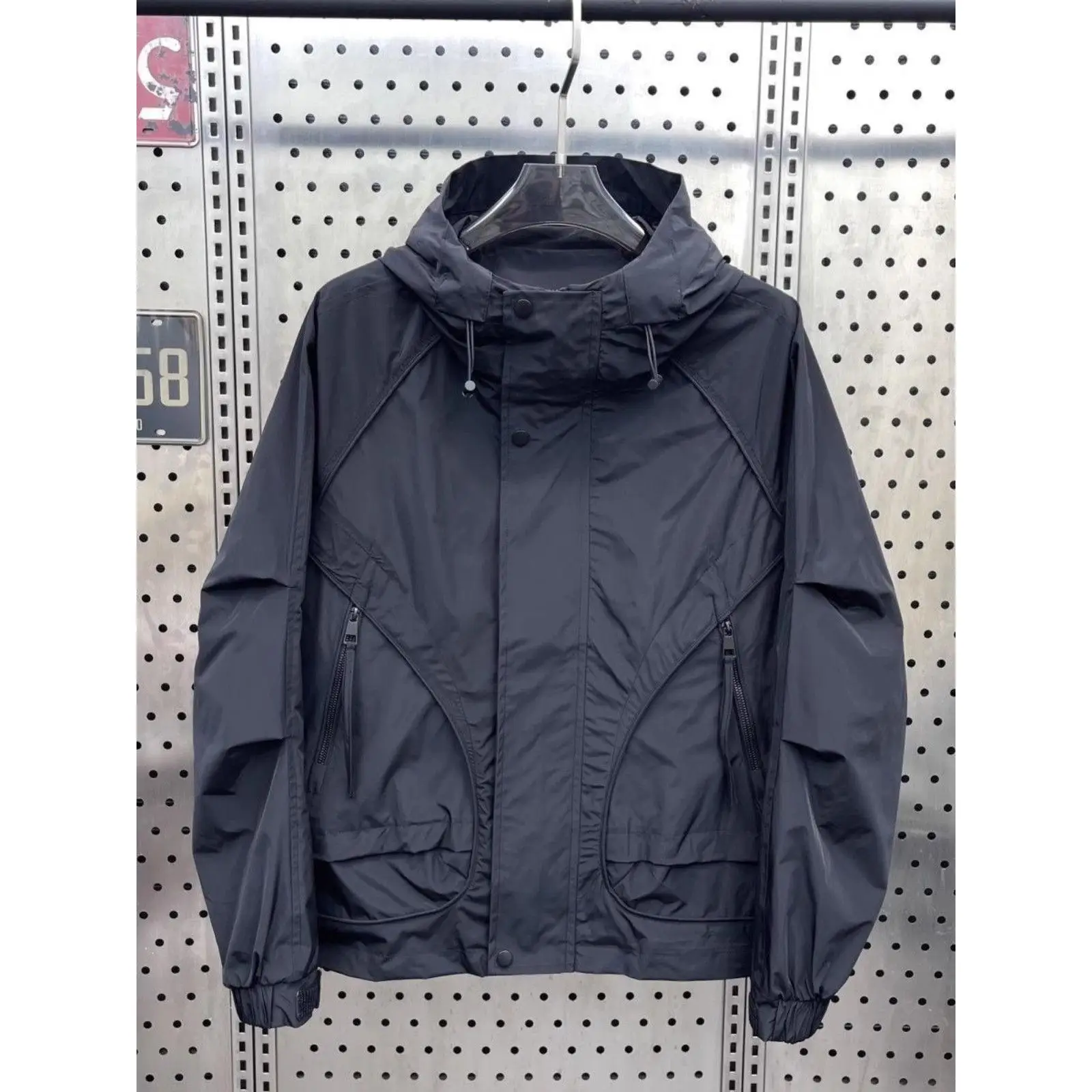 Новая мужская модная повседневная куртка-ветровка с капюшоном на весну-осень, универсальная молодежная верхняя одежда из полиэстера
Новая мужская модная повседневная куртка-ветровка с капюшоном на весну-осень, универсальная молодежная верхняя одежда из полиэстера