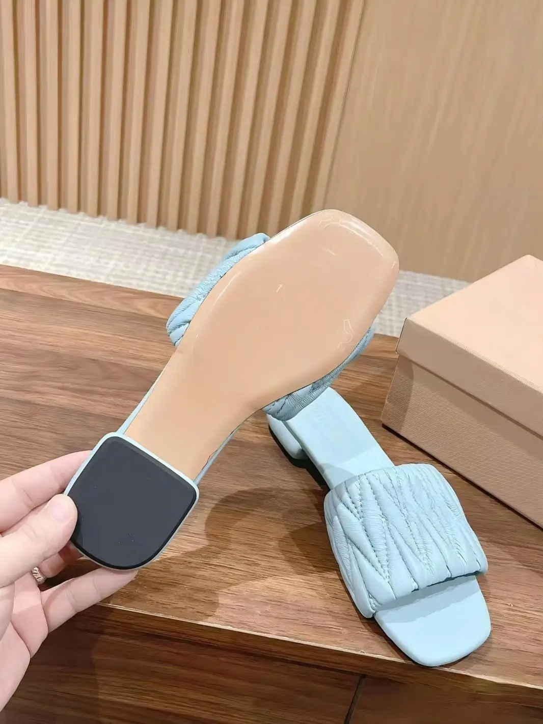New Summer Women's Slippers, Multi-colored Soft Lambskin Pleated Sandals, Genuine Leather Sole, Comfortable and Durable.
New Summer Women's Slippers, Multi-colored Soft Lambskin Pleated Sandals, Genuine Leather Sole, Comfortable and Durable.