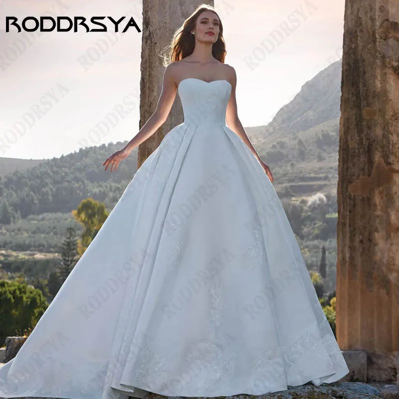 Свадебное платье RODDRSYA без бретелек, атласная аппликация, с открытой спиной, на пуговицах, платье для невесты, без рукавов, брикет, на заказ Свадебное платье для женщин без бретелек с атласными аппликациями и открыт
Свадебное платье RODDRSYA без бретелек, атласная аппликация, с открытой спиной, на пуговицах, платье для невесты, без рукавов, брикет, на заказ Свадебное платье для женщин без бретелек с атласными аппликациями и открыт