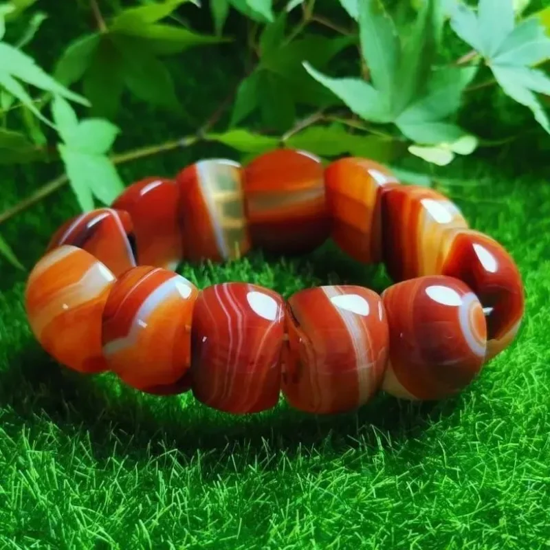 Natural Agate Semi-round Hand Row Men's and Women's Simple and Versatile Bracelet.
Natural Agate Semi-round Hand Row Men's and Women's Simple and Versatile Bracelet.