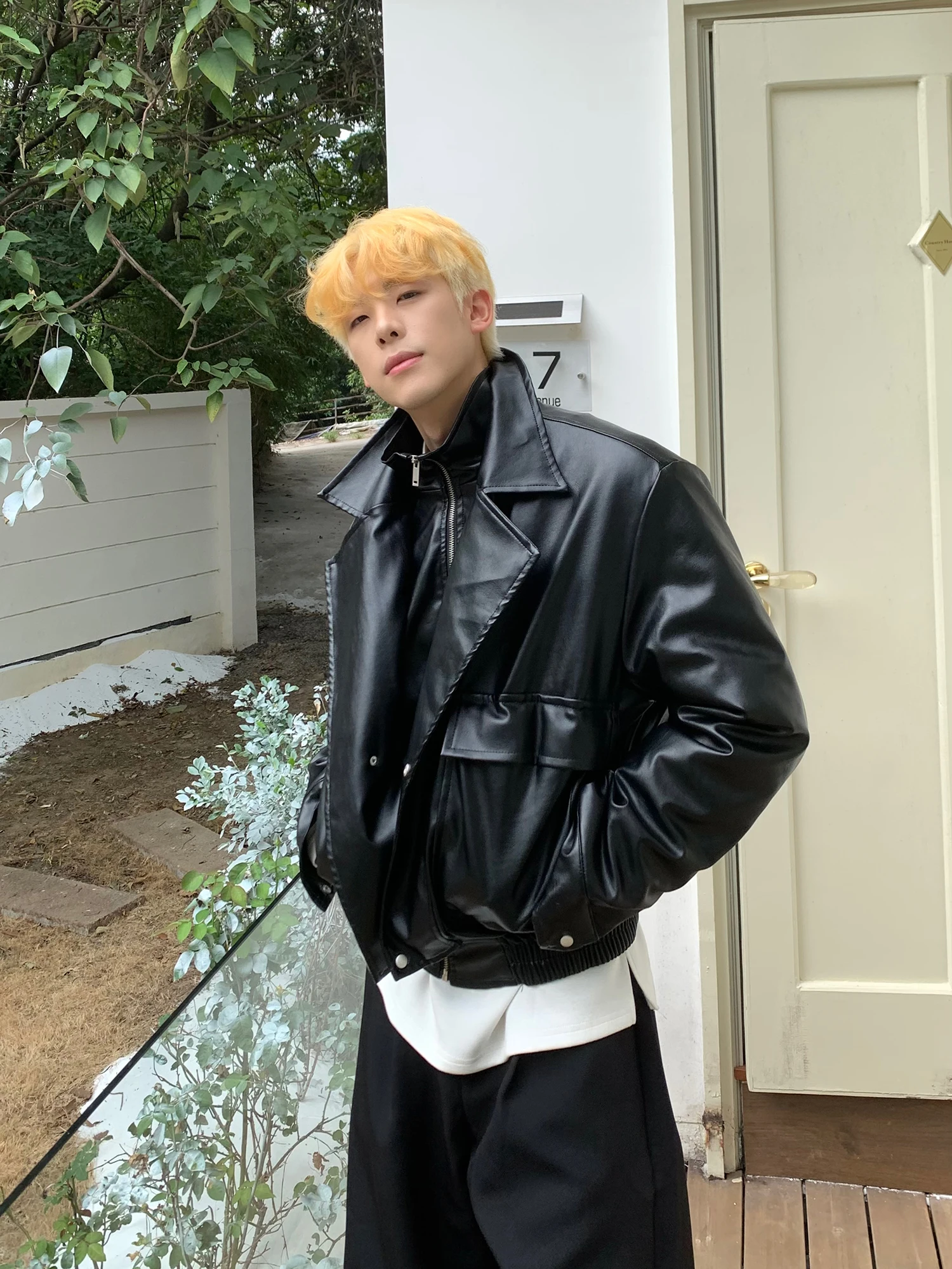 Мужская куртка в американском ретро-стиле из искусственной кожи с хлопковой подкладкой, воротником-стойкой, длинными рукавами, теплая, повседневная, приталенного кроя, цветная
Мужская куртка в американском ретро-стиле из искусственной кожи с хлопковой подкладкой, воротником-стойкой, длинными рукавами, теплая, повседневная, приталенного кроя, цветная