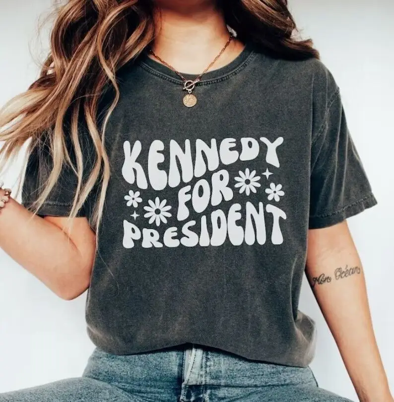 Женская рубашка Kennedy 2024, Ретро футболка Kennedy для президента, 2024 футболка для выборов
Женская рубашка Kennedy 2024, Ретро футболка Kennedy для президента, 2024 футболка для выборов