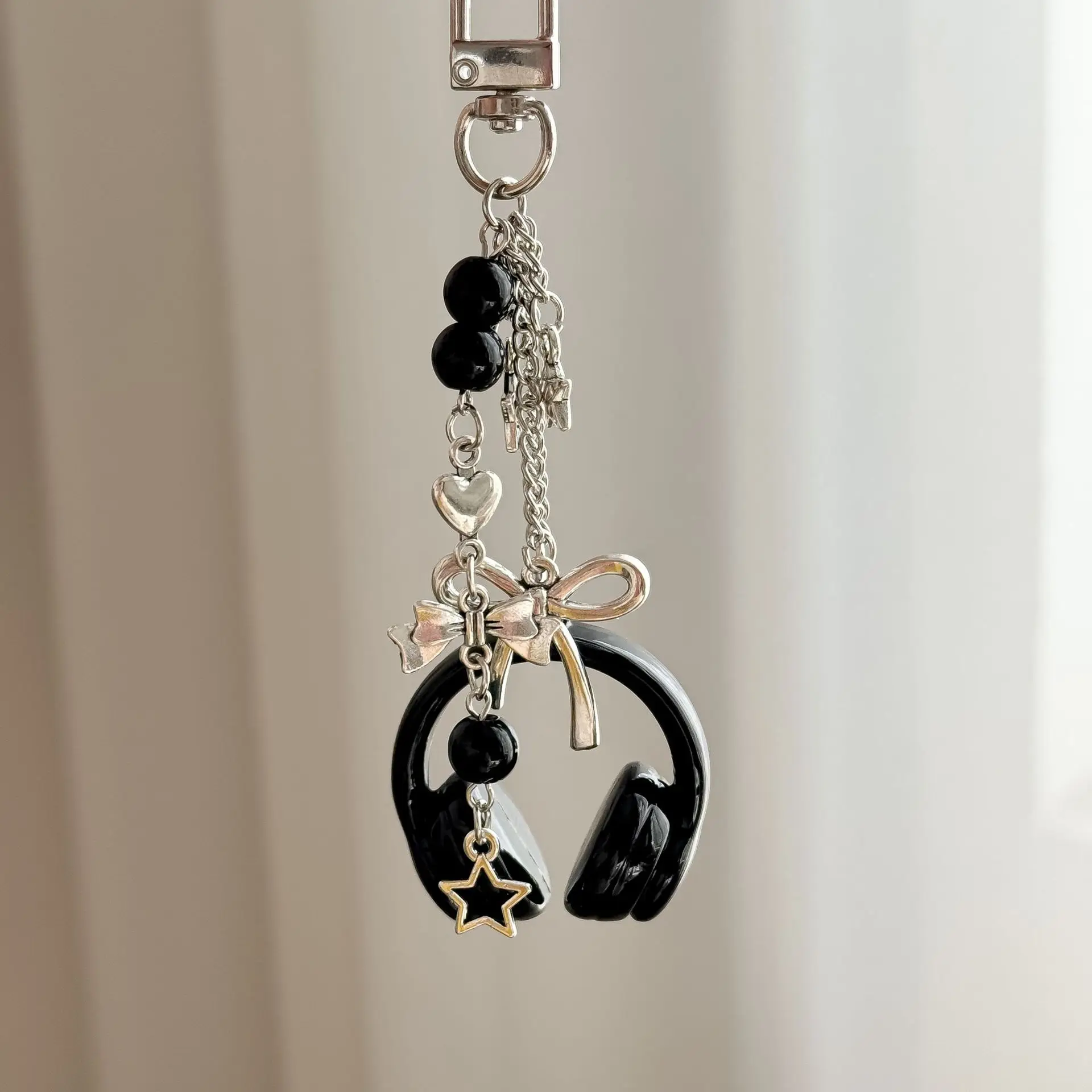 Music earphone bag hanging keychain personalized mobile phone chain men's and women's backpack pendant
Music earphone bag hanging keychain personalized mobile phone chain men's and women's backpack pendant