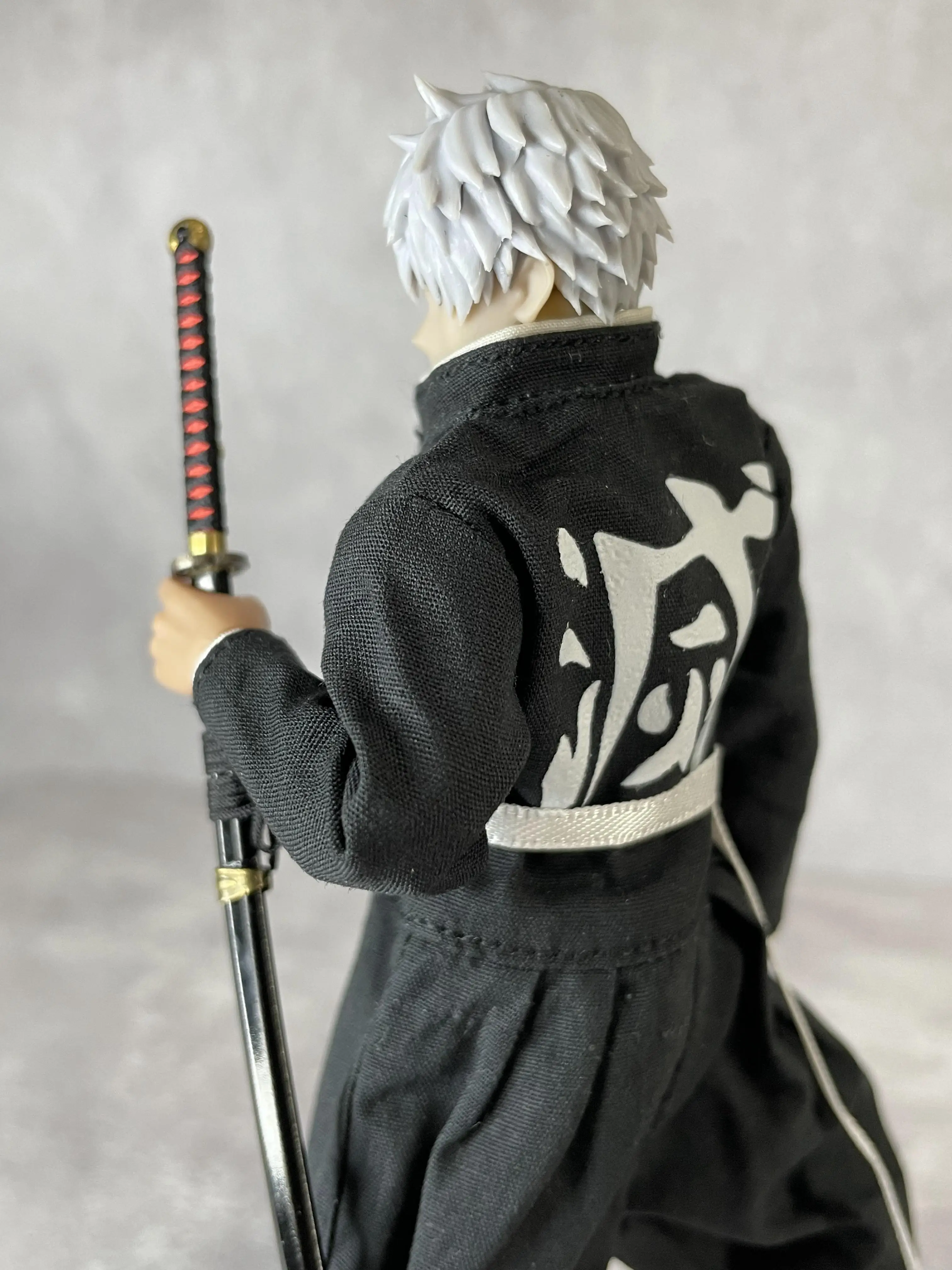 Demon Slayer, масштаб 1/12, мужской солдат, аниме, плащ Камадо, комплект одежды, аксессуары для 6 дюймов VT CF, экшн-фигурка, модель игрушки
Demon Slayer, масштаб 1/12, мужской солдат, аниме, плащ Камадо, комплект одежды, аксессуары для 6 дюймов VT CF, экшн-фигурка, модель игрушки