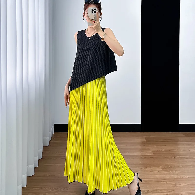 Pleated Irregular Pleated Vest Top Pleated Nine Minute Pants Two Piece Set Miyake 2025 Summer New Women's Solid Colour Suit
Pleated Irregular Pleated Vest Top Pleated Nine Minute Pants Two Piece Set Miyake 2025 Summer New Women's Solid Colour Suit