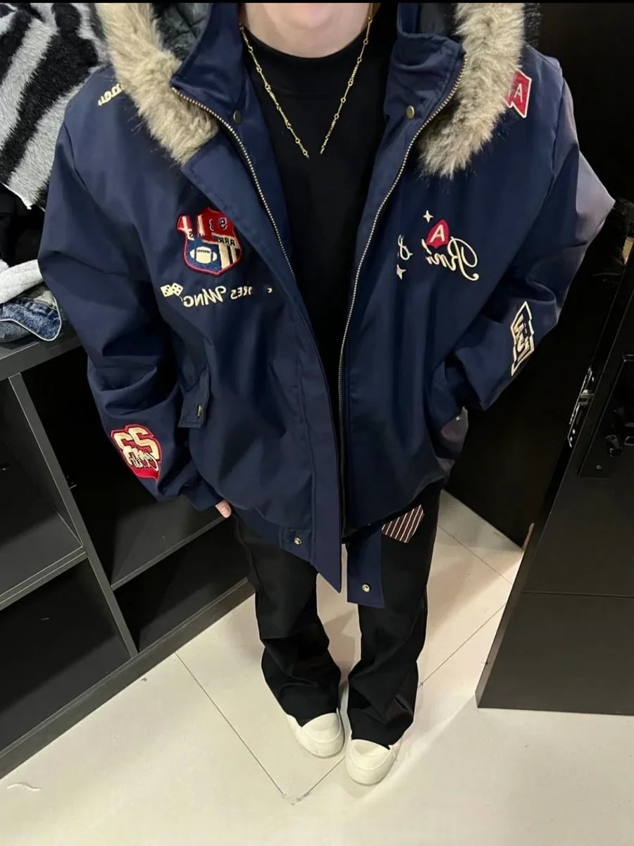 Ретро-куртка в американском стиле с вышивкой орла на горной вершине, утепленная зимняя куртка из хлопка для мужчин и женщин, модная теплая верхняя одежда
Ретро-куртка в американском стиле с вышивкой орла на горной вершине, утепленная зимняя куртка из хлопка для мужчин и женщин, модная теплая верхняя одежда