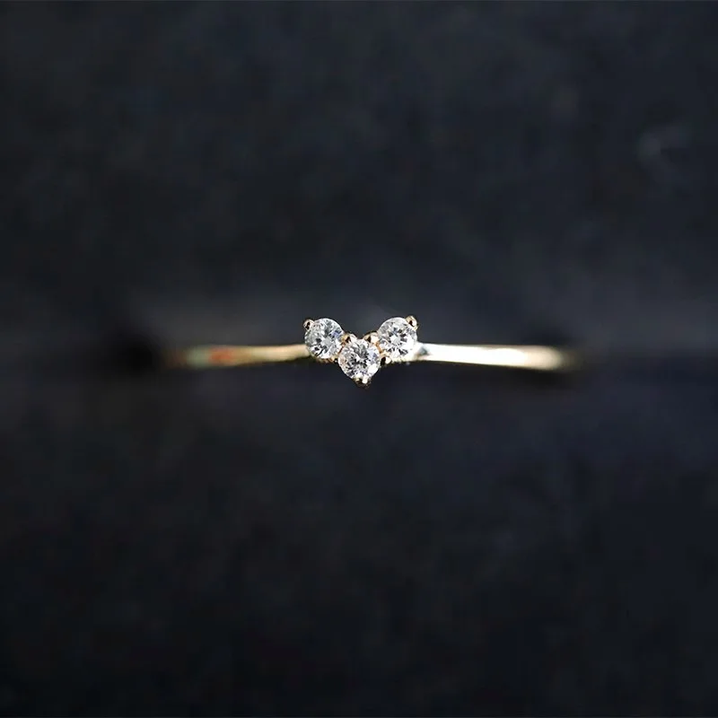 Модные минималистичные кольца в форме сердца с тремя бриллиантами для женщин, легкие роскошные новые кольца, регулируемые штабелируемые стильные ювелирные изделия, подарки
Модные минималистичные кольца в форме сердца с тремя бриллиантами для женщин, легкие роскошные новые кольца, регулируемые штабелируемые стильные ювелирные изделия, подарки