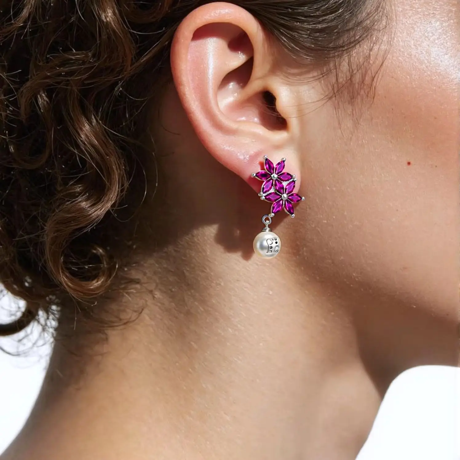 CH Flower Pearl Cosplay Accessories Crystal Petals with CH Letter Logo Romantic Dangle Earrings Women Horror Costume Props
CH Flower Pearl Cosplay Accessories Crystal Petals with CH Letter Logo Romantic Dangle Earrings Women Horror Costume Props