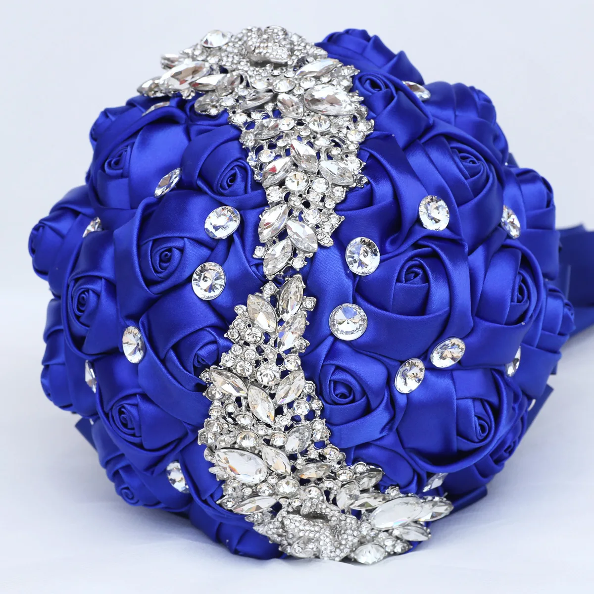 Hot Sale Royal Blue Beautiful Bouquet For Bride Wedding Decoration Bridesmaids Hand Flowers Luxury Rhinestone Wedding Supplies
Hot Sale Royal Blue Beautiful Bouquet For Bride Wedding Decoration Bridesmaids Hand Flowers Luxury Rhinestone Wedding Supplies