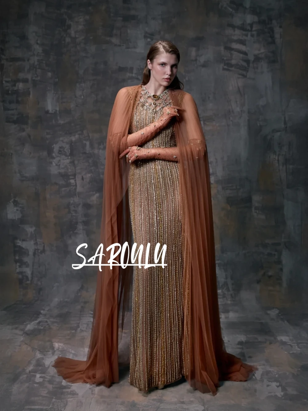 Caramel Beaded Evening Dress With Sheer Tulle Cape Opulent Crystals Straight Prom Gown Customized No Gloves Illusion Party Wear
Caramel Beaded Evening Dress With Sheer Tulle Cape Opulent Crystals Straight Prom Gown Customized No Gloves Illusion Party Wear