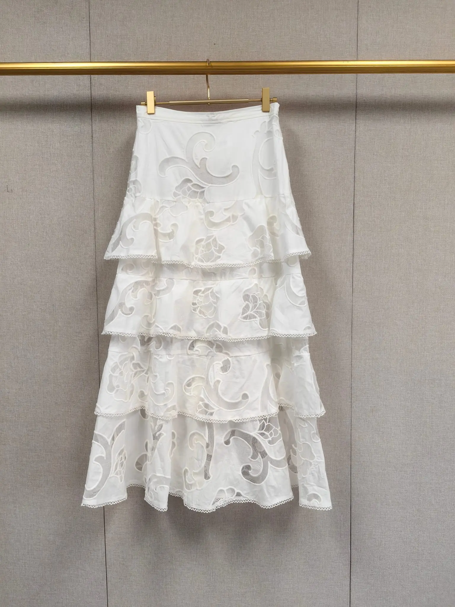Spring/Summer Women Hollow Lace V-Neck Embroidery Solid Set Long Sleeve Top + High Waist A-line Stacked Pleated Maxi Skirt
Spring/Summer Women Hollow Lace V-Neck Embroidery Solid Set Long Sleeve Top + High Waist A-line Stacked Pleated Maxi Skirt