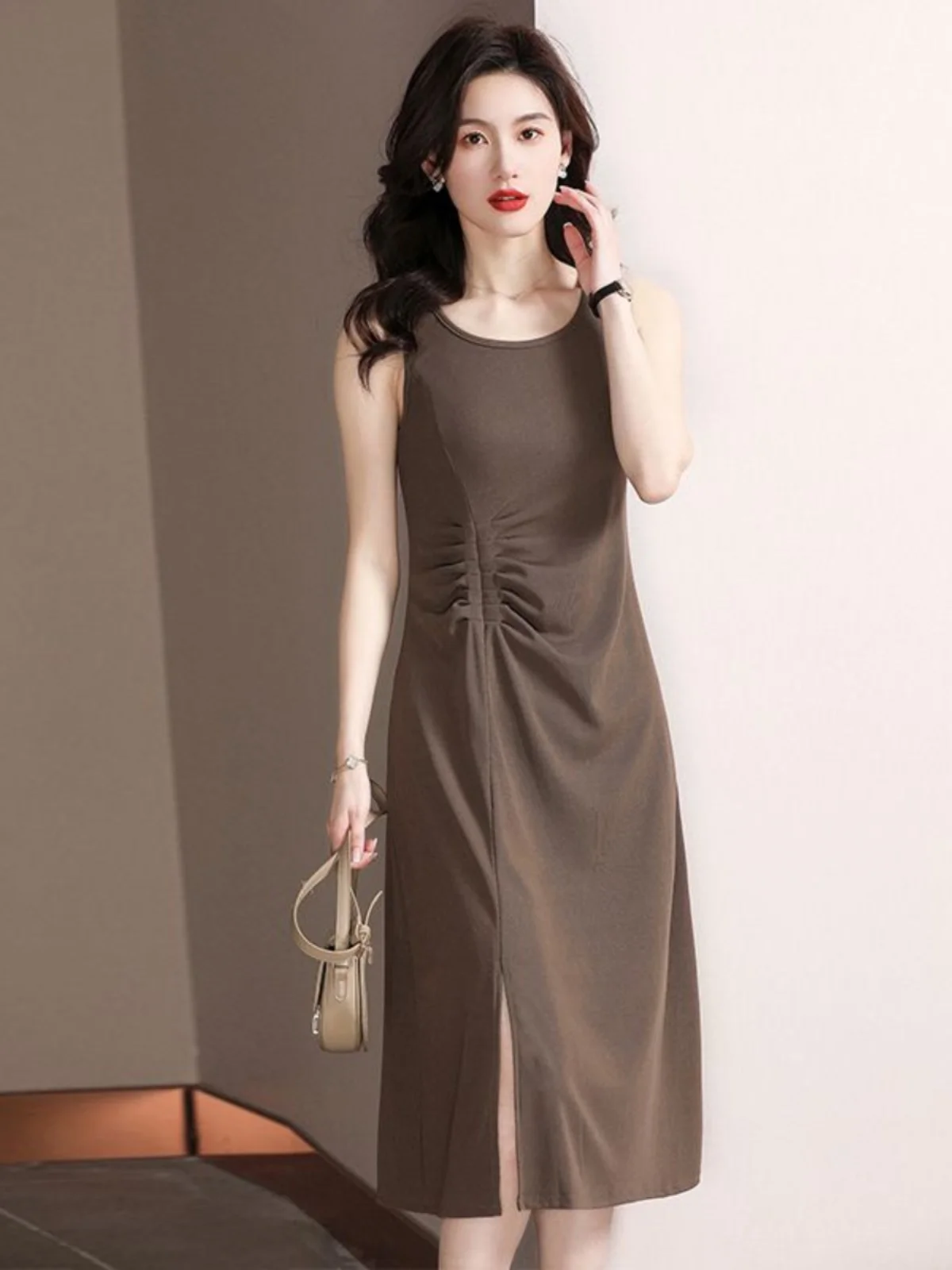 Summer New Women's Sleeveless Slim Fit Vest Dress Gored A-Line Midi Skirt Elegant Long Dress with Slit And Pleats
Summer New Women's Sleeveless Slim Fit Vest Dress Gored A-Line Midi Skirt Elegant Long Dress with Slit And Pleats