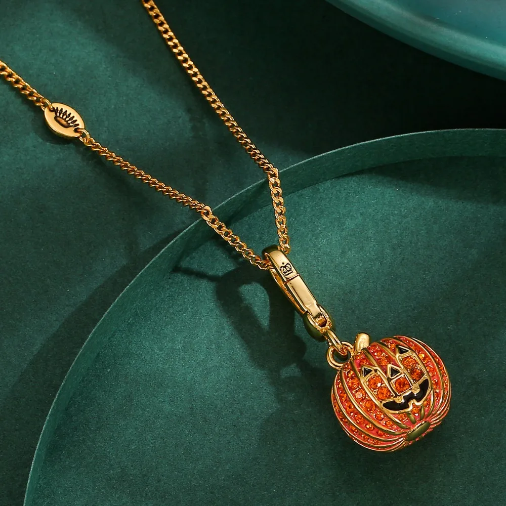 Fashion Versatile Halloween Pendant Cute Micro Paved Full Diamond Orange Pumpkin Lantern Charm Necklace For Women Jewelry Gift
Fashion Versatile Halloween Pendant Cute Micro Paved Full Diamond Orange Pumpkin Lantern Charm Necklace For Women Jewelry Gift