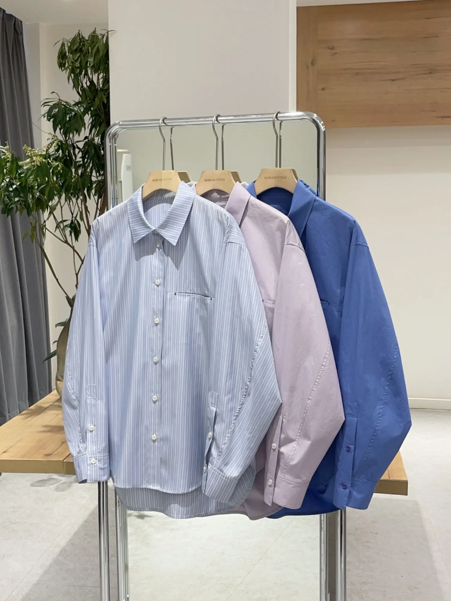 Authentic Nuo Xiaola Casual Loose Shirt Spring 2026 New Collection Straight Cut Pure Cotton Long Sleeve Striped Shirt
Authentic Nuo Xiaola Casual Loose Shirt Spring 2026 New Collection Straight Cut Pure Cotton Long Sleeve Striped Shirt