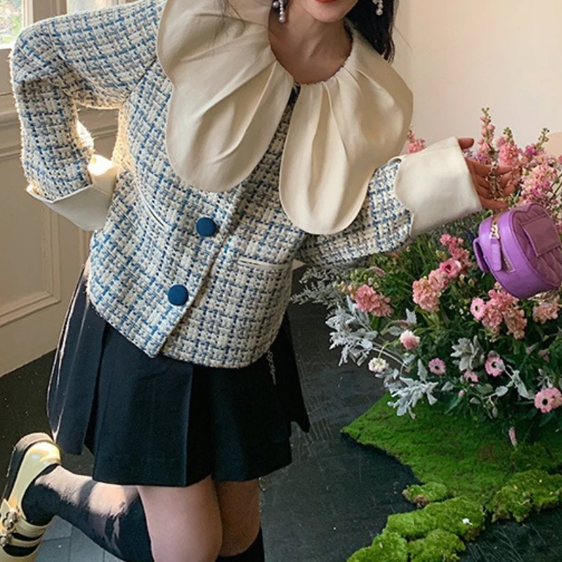 2026 Spring New Original Design Niche Loose Straight Large Lapel Petal Collar Short Small Fragrant Style Jacket for Women
2026 Spring New Original Design Niche Loose Straight Large Lapel Petal Collar Short Small Fragrant Style Jacket for Women
