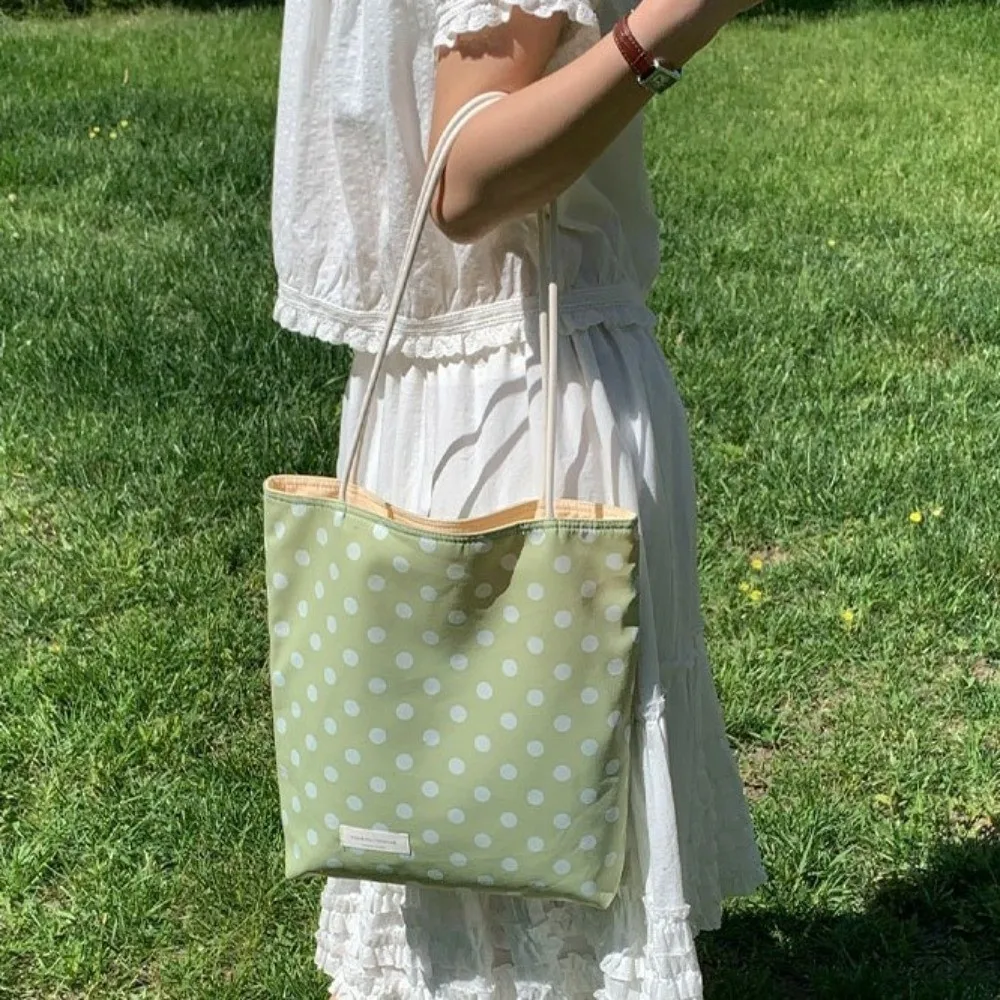 Multi-Color Polka Dot Shoulder Bag Magnetic Buckle Large Capacity Drawstring Tote Bag Korean Style Solid Color Shopping Handbag
Multi-Color Polka Dot Shoulder Bag Magnetic Buckle Large Capacity Drawstring Tote Bag Korean Style Solid Color Shopping Handbag