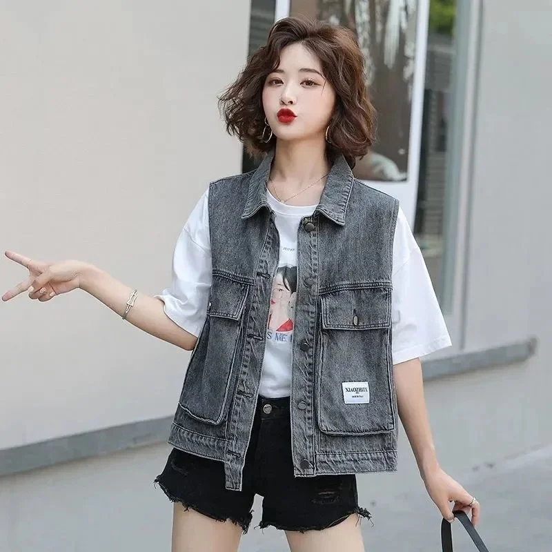 2022 New Spring/Summer Women's Sleeveless Denim Tank Top Fashion Big Pocket Tank Top Solid Color Extra Large Denim Coat
2022 New Spring/Summer Women's Sleeveless Denim Tank Top Fashion Big Pocket Tank Top Solid Color Extra Large Denim Coat
