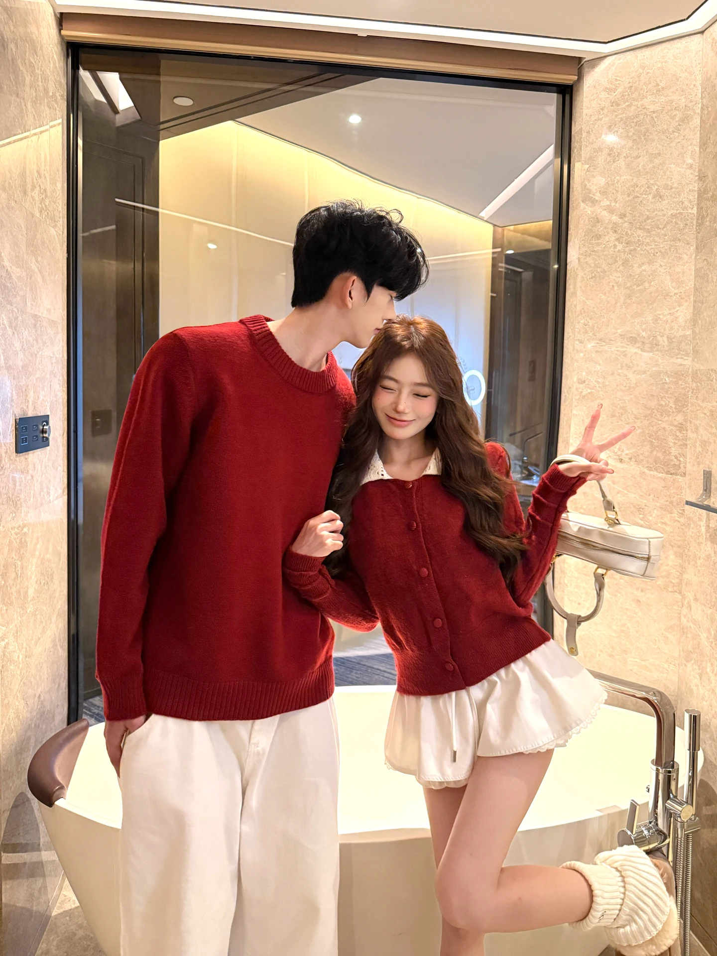 Red Knitted Cardigan Sweater for Men And Women Engagement Casual Winter Fashion Flip Collar Color Block Couples Outerwear
Red Knitted Cardigan Sweater for Men And Women Engagement Casual Winter Fashion Flip Collar Color Block Couples Outerwear