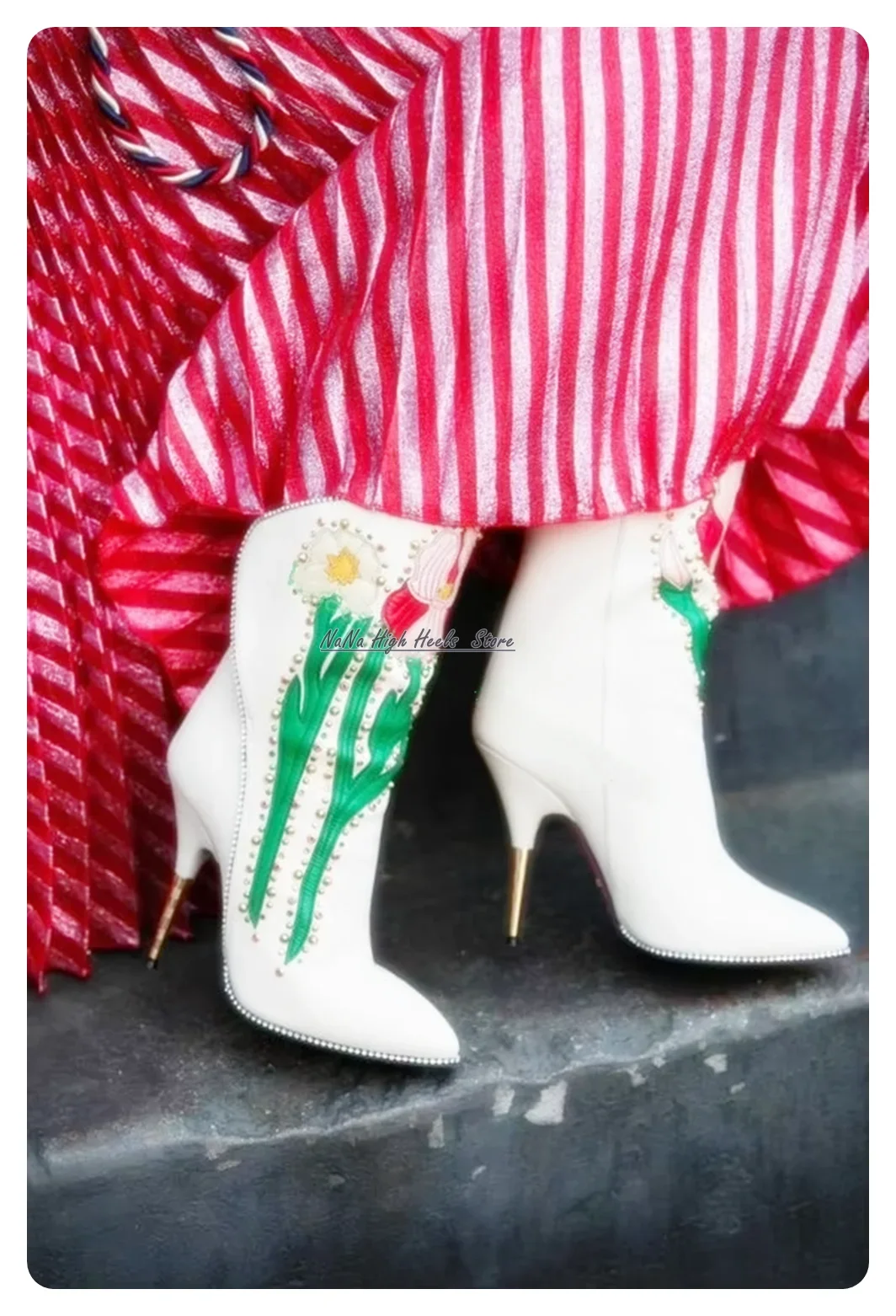 Женские ботинки до середины икры с вышивкой и цветами, заклепками, с острым носком, на высоком каблуке-шпильке, без шнуровки, дизайн, обувь большого размера по индивидуальному заказу
Женские ботинки до середины икры с вышивкой и цветами, заклепками, с острым носком, на высоком каблуке-шпильке, без шнуровки, дизайн, обувь большого размера по индивидуальному заказу