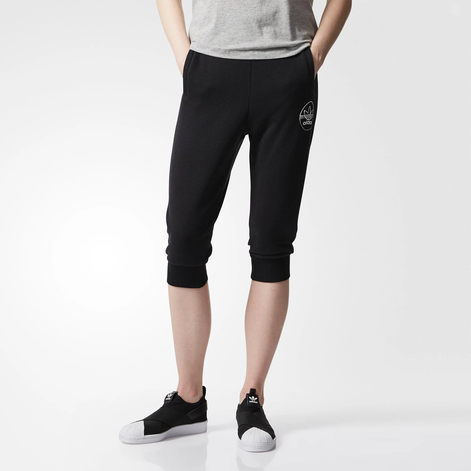 Adidas genuine Three Stripes Women's Summer Casual Crop Pants BR7881
Adidas genuine Three Stripes Women's Summer Casual Crop Pants BR7881