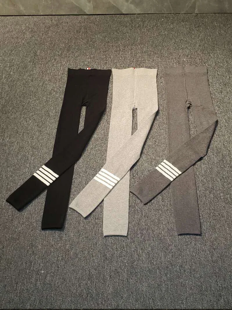 Теплые женские леггинсы с флисовой подкладкой, облегающие, с четырьмя полосками, высококачественные, для весны и осени, в университетском стиле, термо, модные, из смесового хлопка, длинные
Теплые женские леггинсы с флисовой подкладкой, облегающие, с четырьмя полосками, высококачественные, для весны и осени, в университетском стиле, термо, модные, из смесового хлопка, длинные