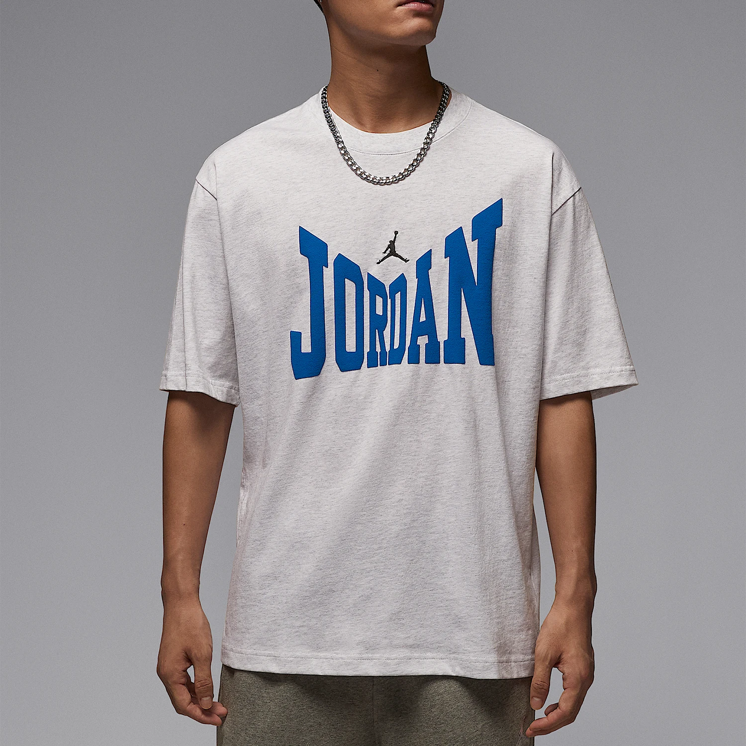 Nike genuine JORDAN men's soft and breathable classic sports short sleeved HV3895-051
Nike genuine JORDAN men's soft and breathable classic sports short sleeved HV3895-051