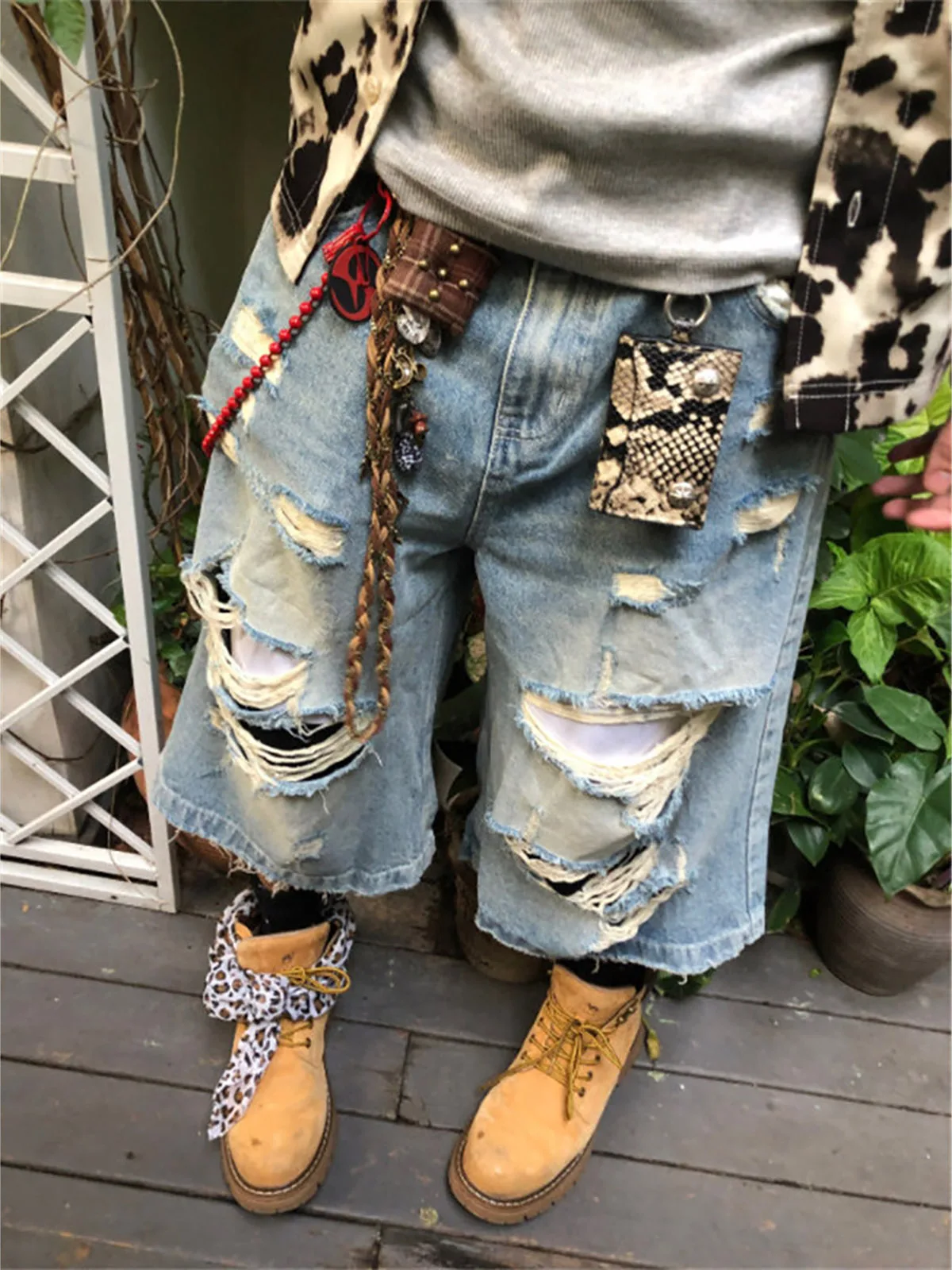 Retro Blue Washed Ripped Loose Wide Leg Jeans Shorts Unisex Vintage Slimming Straight Cut Harlan Summer Casual Denim Shorts
Retro Blue Washed Ripped Loose Wide Leg Jeans Shorts Unisex Vintage Slimming Straight Cut Harlan Summer Casual Denim Shorts