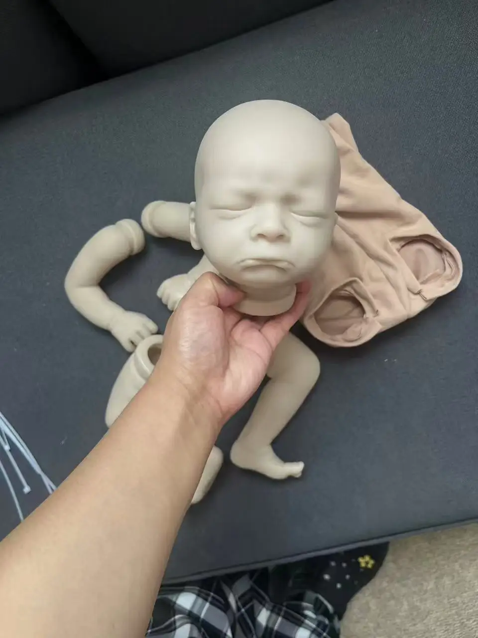 18-дюймовый комплект куклы реборн Sad Baby Milan, неокрашенные, незавершенные детали куклы «сделай сам», с телом и глазами, имя художника на спине 
18-дюймовый комплект куклы реборн Sad Baby Milan, неокрашенные, незавершенные детали куклы «сделай сам», с телом и глазами, имя художника на спине