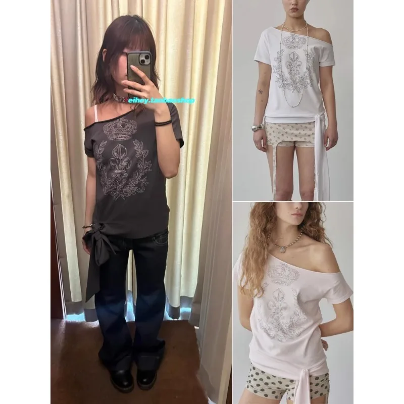 American Retro Printing Casual Asymmetric Short-sleeved T-shirt Female 2025 Summer New Slant Collar Strapless Sexy Lace-up Tops
American Retro Printing Casual Asymmetric Short-sleeved T-shirt Female 2025 Summer New Slant Collar Strapless Sexy Lace-up Tops