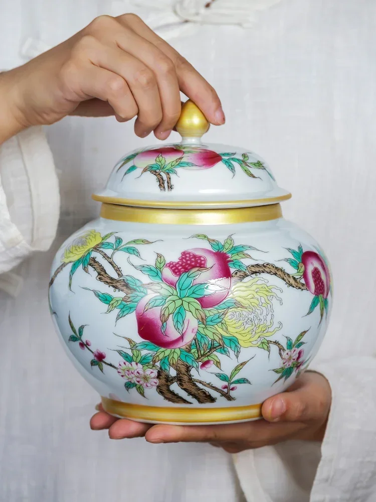 Ceramic tea jar, small enamel color gold-painted retro loose tea storage jar with lid, half a catty of waking tea
Ceramic tea jar, small enamel color gold-painted retro loose tea storage jar with lid, half a catty of waking tea