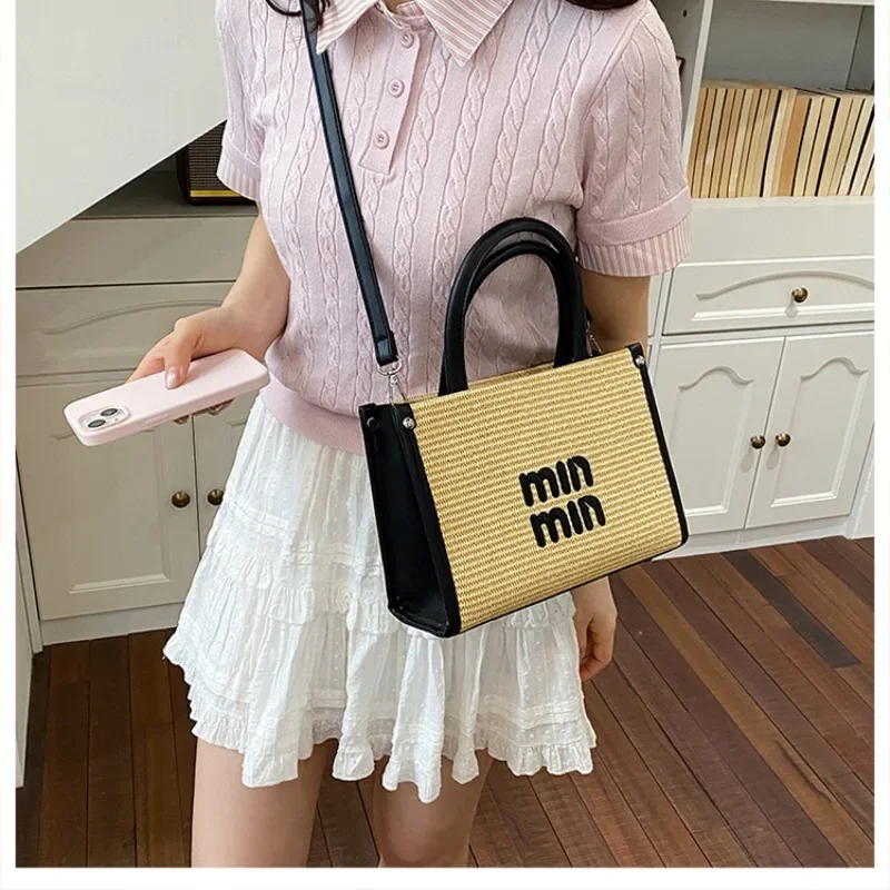 Famous trendy zipper women's crossbody bag casual fashion chain strap shoulder bag with luxurious designer letter logo
Famous trendy zipper women's crossbody bag casual fashion chain strap shoulder bag with luxurious designer letter logo