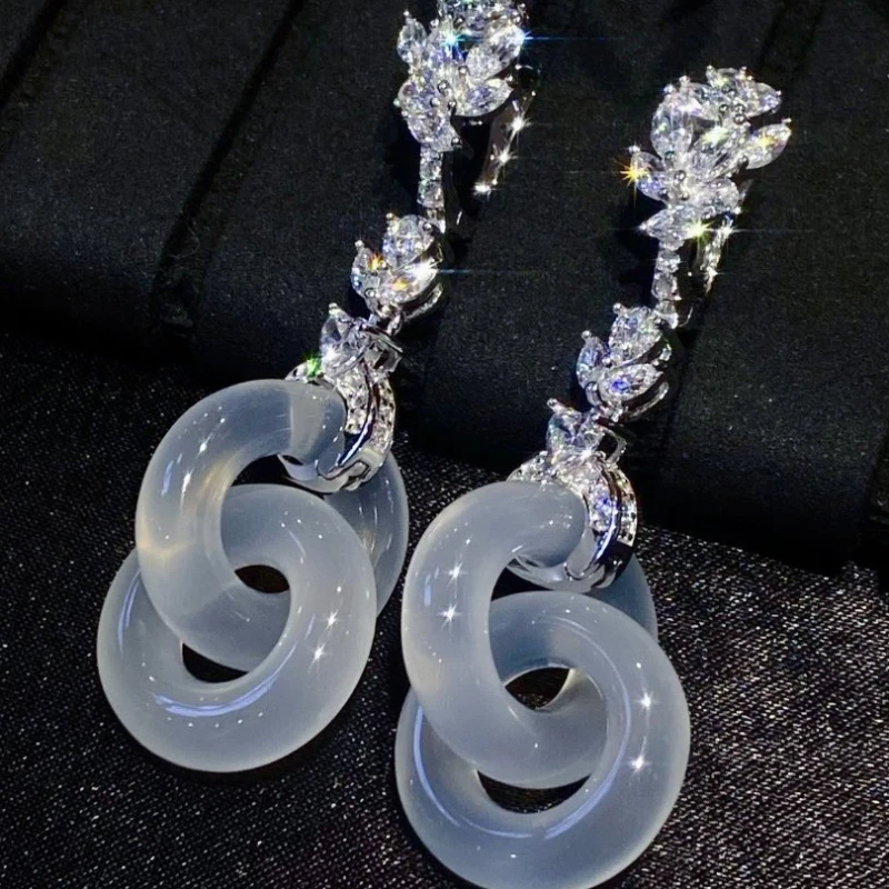 New silver inlaid crystal leaf natural ice white chalcedony Interlocking drop earrings for women sweet luxury wedding jewelry
New silver inlaid crystal leaf natural ice white chalcedony Interlocking drop earrings for women sweet luxury wedding jewelry
