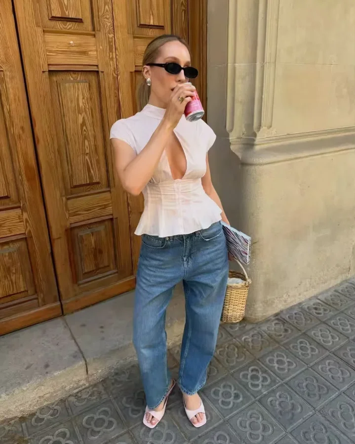 Lady striped hollow out short sleeved top fashionable solid color breasted pleated hem shirt 2026 new daily street wear style
Lady striped hollow out short sleeved top fashionable solid color breasted pleated hem shirt 2026 new daily street wear style