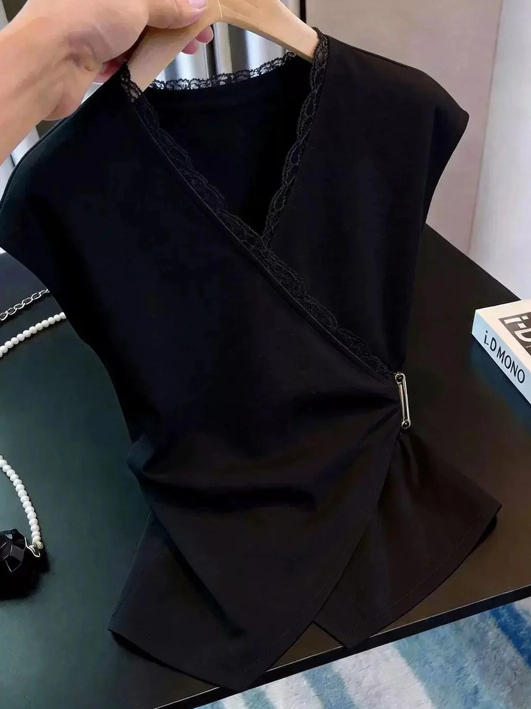 Summer 2026 Versatile Pure Color Casual T-Shirt Slimming Lace V-Neck Top Korean Style Straight Cut Silk Blend Women's Fashion
Summer 2026 Versatile Pure Color Casual T-Shirt Slimming Lace V-Neck Top Korean Style Straight Cut Silk Blend Women's Fashion