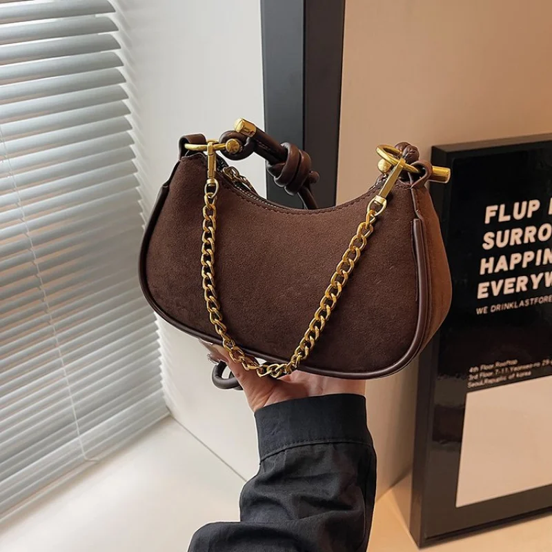 High-End Ladies Tote Bag Made Of Fine Leather Featuring High-End Famous Commuter Look
High-End Ladies Tote Bag Made Of Fine Leather Featuring High-End Famous Commuter Look