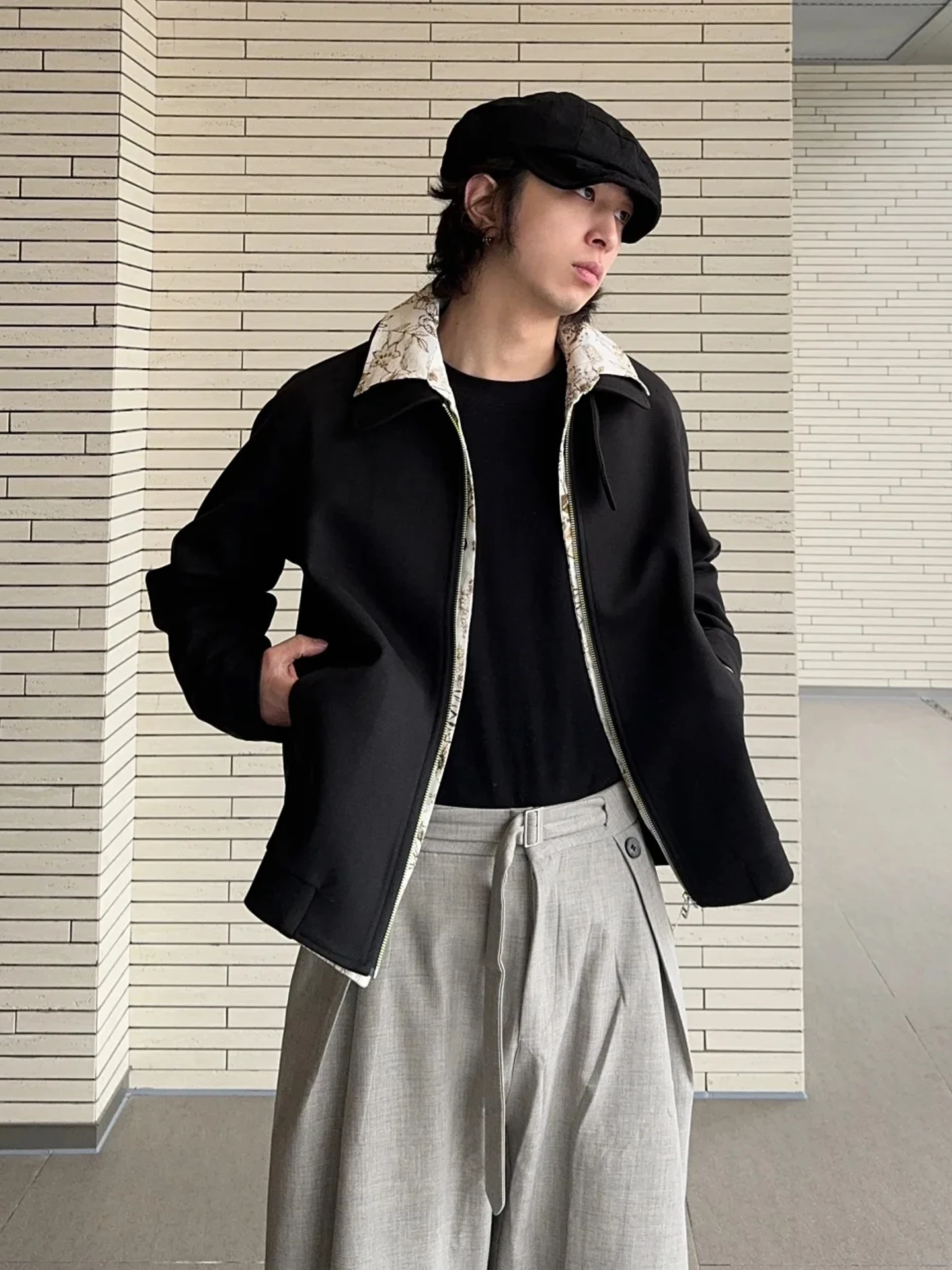 Мужская куртка Cleanfit в американском ретро-стиле, свободного кроя, на молнии, осенняя, с цветочным принтом, имитация двухслойного пальто, удлиненная.
Мужская куртка Cleanfit в американском ретро-стиле, свободного кроя, на молнии, осенняя, с цветочным принтом, имитация двухслойного пальто, удлиненная.