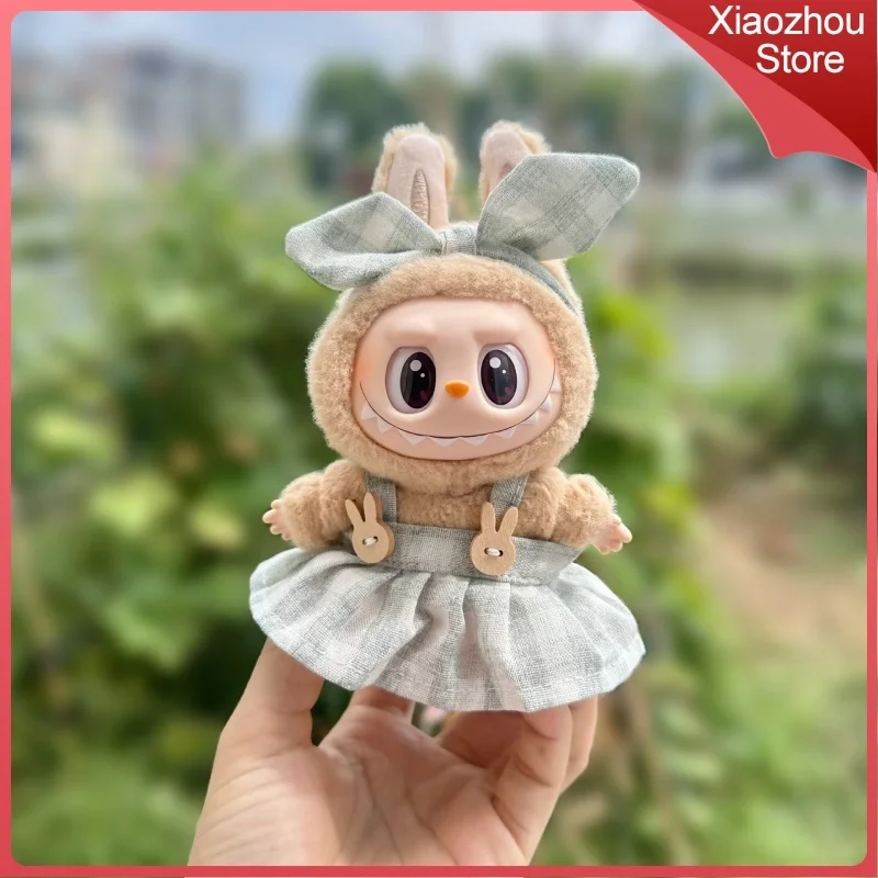 Только одежда 17 см, милый брелок V1 V2 поколения, кулон, школьный рюкзак, ювелирные изделия, летняя мода, клетчатое платье на спине, комплект для ткани Labubu 
Только одежда 17 см, милый брелок V1 V2 поколения, кулон, школьный рюкзак, ювелирные изделия, летняя мода, клетчатое платье на спине, комплект для ткани Labubu