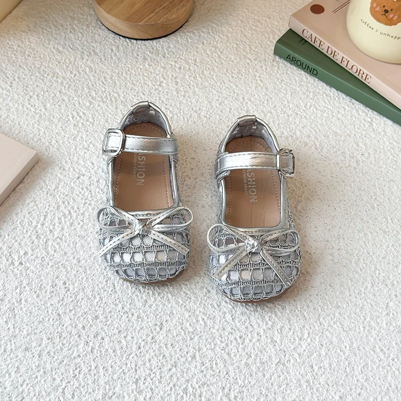 Girls Princess Shoes with Simple Bows 2025 Brand New Children Flats Round Toes Mesh Breathable Kids MaryJanes Wedding Party
Girls Princess Shoes with Simple Bows 2025 Brand New Children Flats Round Toes Mesh Breathable Kids MaryJanes Wedding Party