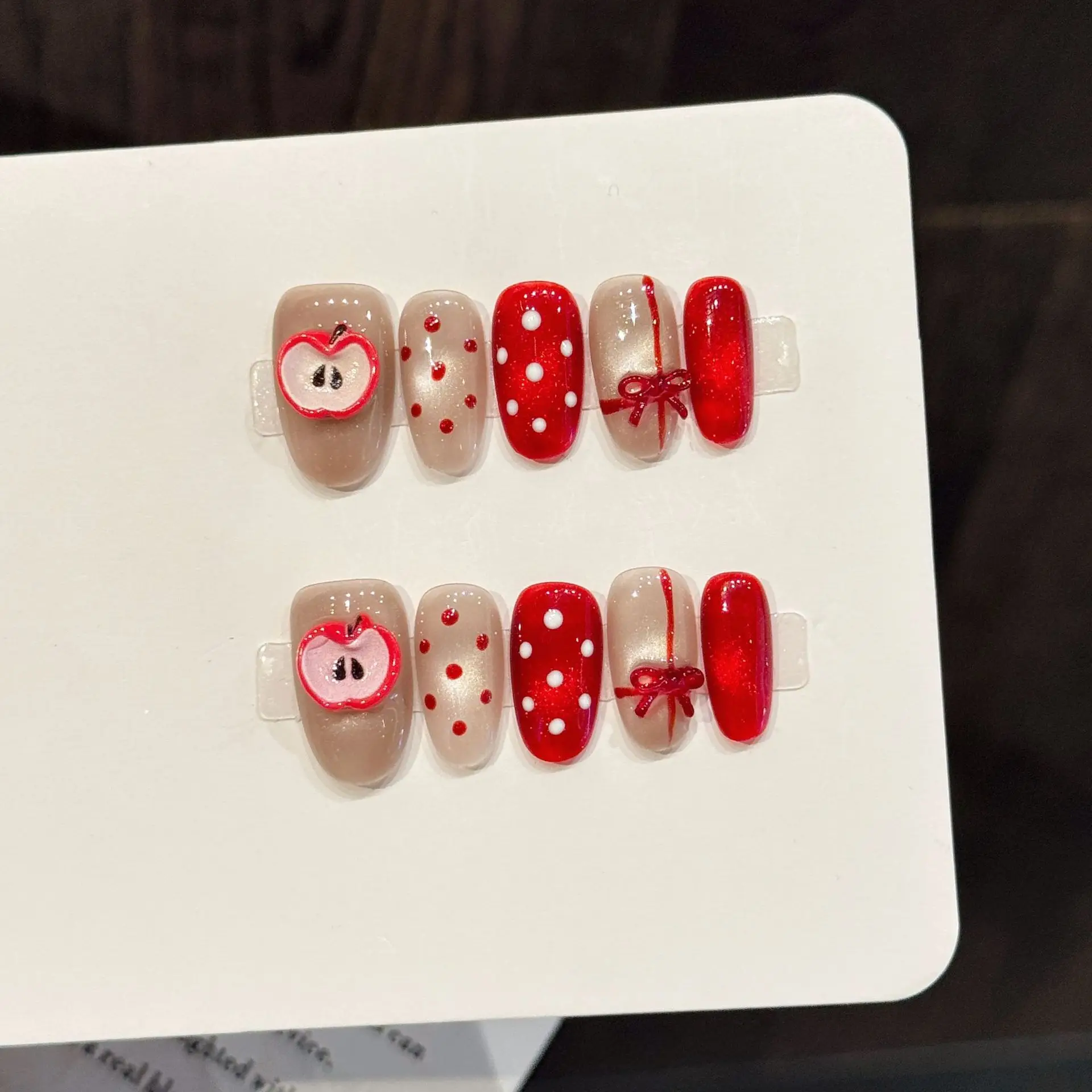 10PCS Oval Handmade Press On Nails,Transparent Apple Pattern Dots,Suitable For Festivals Parties And Daily Wear.
10PCS Oval Handmade Press On Nails,Transparent Apple Pattern Dots,Suitable For Festivals Parties And Daily Wear.